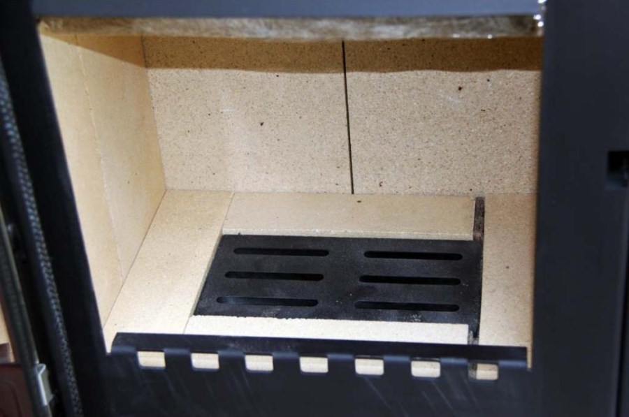 THORMA BORGHOLM KERAMIK kachľová pec 7kW, čierna/gaštanová