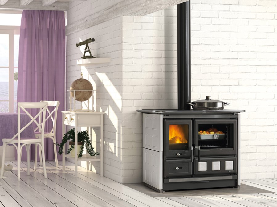 NORDICA ROSA XXL MAIOLICA sporák na tuhé palivá 8,5kW, s rúrou vpravo, biela