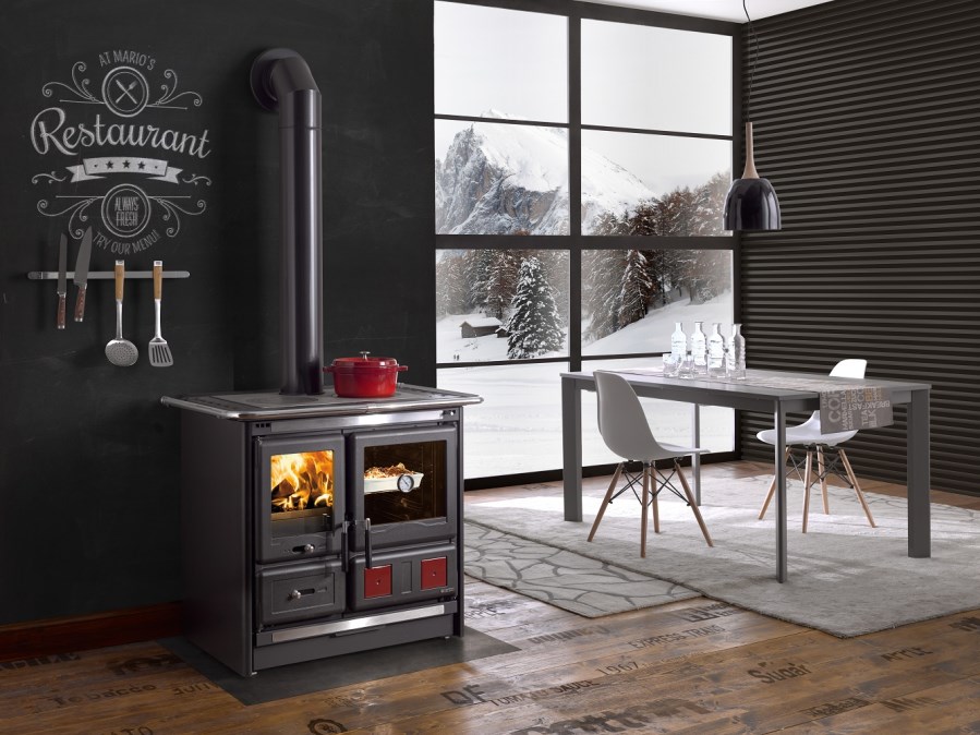 NORDICA ROSA L sporák na tuhé palivá 8,1kW, s rúrou vpravo, čierna