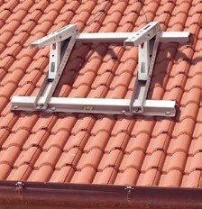 BAXI MT650 konzoly na šikmú strechu 800x450mm, kotvenie na škridly, šedobiela RAL 9002