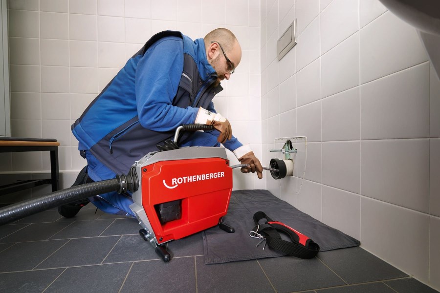 ROTHENBERGER R600 VARIOCLEAN čistička potrubia 250W, s akumulátorom CAS 18V/8Ah a nabíjačkou