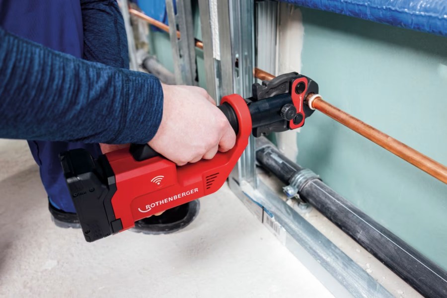 ROTHENBERGER ROMAX COMPACT III aku radiálny lis 12-40 mm, 19 kN, 18 V, akumulátor 2,0 Ah, nabíjačka, medzičeľusť, krúžky TH16-20-26-32, kufor (sada)