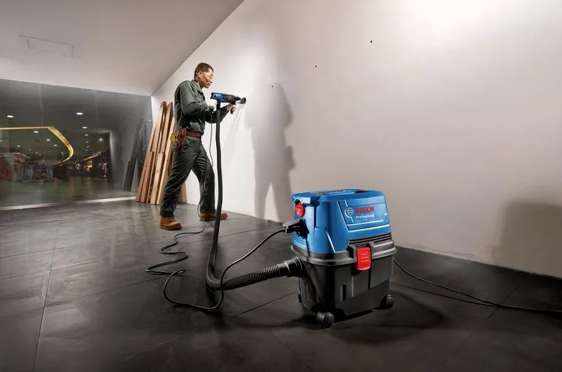 BOSCH GAS 15 PS PROFESSIONAL vysávač 1100 W, na suché a mokré vysávanie, príslušenstvo