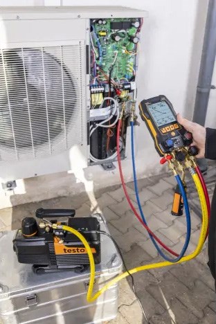 TESTO 565i inteligentná vákuová pumpa pre automatické odsávanie, prietok 10 CFM 283 l/min, Bluetooth