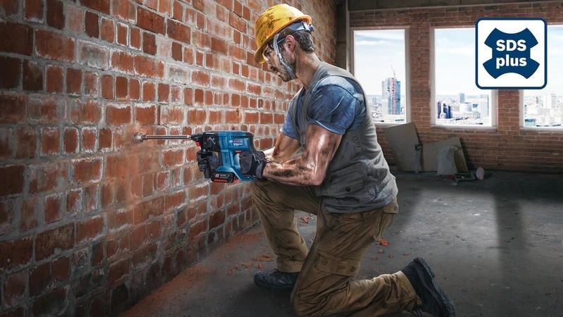 BOSCH PROFESSIONAL GBH 180-LI aku kombinované kladivo 2,0 J, 18 V, SDS-Plus, 2x akumulátor 4,0 Ah, nabíjačka, kufor