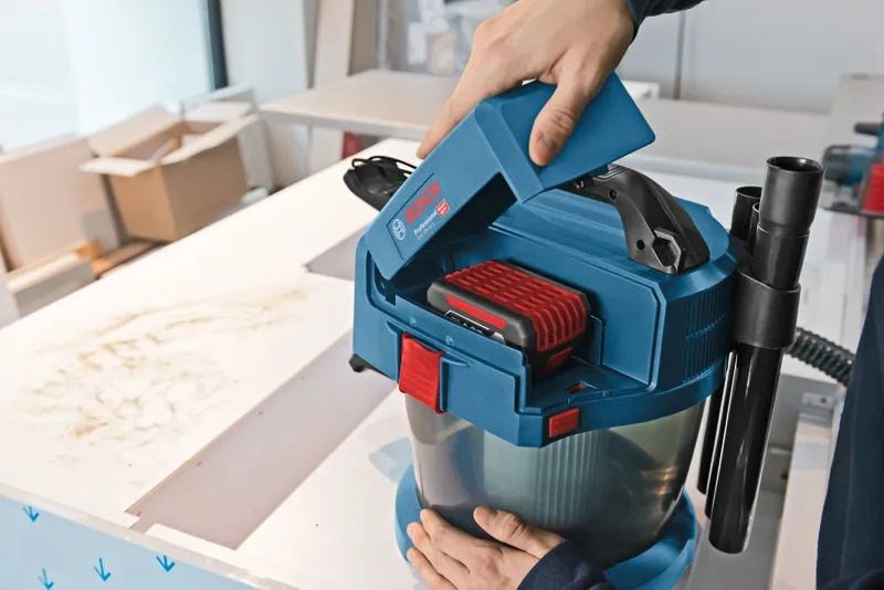 BOSCH PRE HEAVY DUTY GAS 18V-10 L aku vysávač 18 V, na suché a mokré vysávanie, bez akumulátora, bez nabíjačky, príslušenstvo