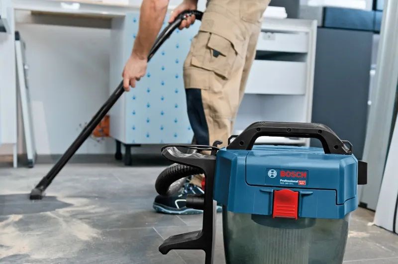 BOSCH PRE HEAVY DUTY GAS 18V-10 L aku vysávač 18 V, na suché a mokré vysávanie, bez akumulátora, bez nabíjačky, príslušenstvo