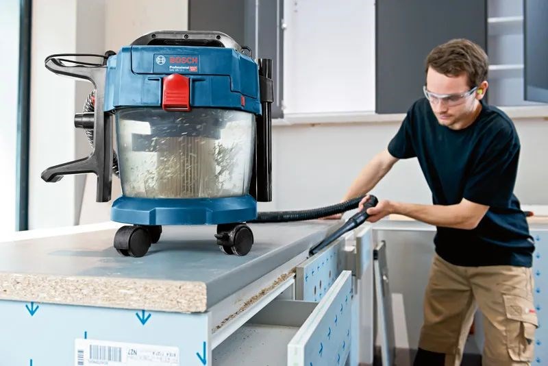 BOSCH PRE HEAVY DUTY GAS 18V-10 L aku vysávač 18 V, na suché a mokré vysávanie, bez akumulátora, bez nabíjačky, príslušenstvo