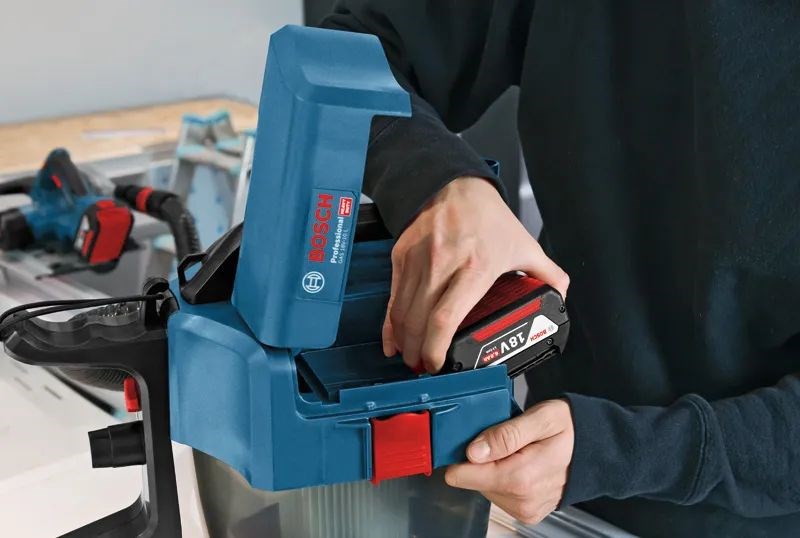 BOSCH PRE HEAVY DUTY GAS 18V-10 L aku vysávač 18 V, na suché a mokré vysávanie, bez akumulátora, bez nabíjačky, príslušenstvo