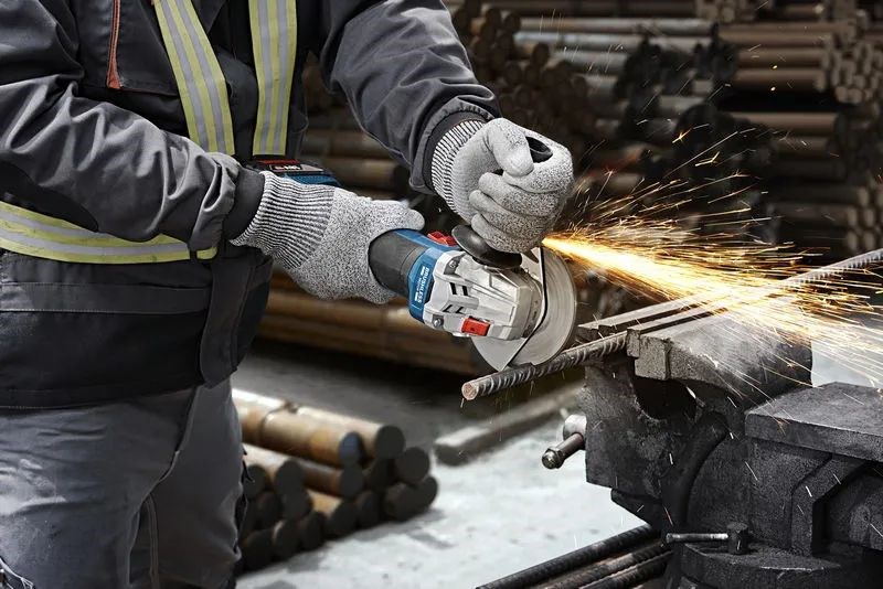 BOSCH PROFESSIONAL set aku vŕtacie kladivo GBH 185-LI + vŕtací skrutkovač GSR 185-LI + uhlová brúska GWS 18V-8 + 3x akumulátor 4,0 Ah + nabíjačka + taška