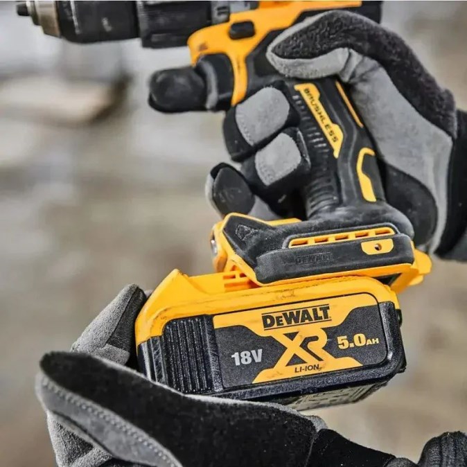 DEWALT DCD805 aku príklepová vŕtačka 18 V, 2x akumulátor 5,0 Ah, nabíjačka, kufor