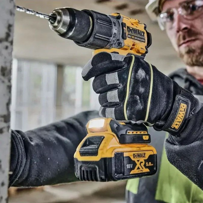 DEWALT DCD805 aku príklepová vŕtačka 18 V, 2x akumulátor 5,0 Ah, nabíjačka, kufor