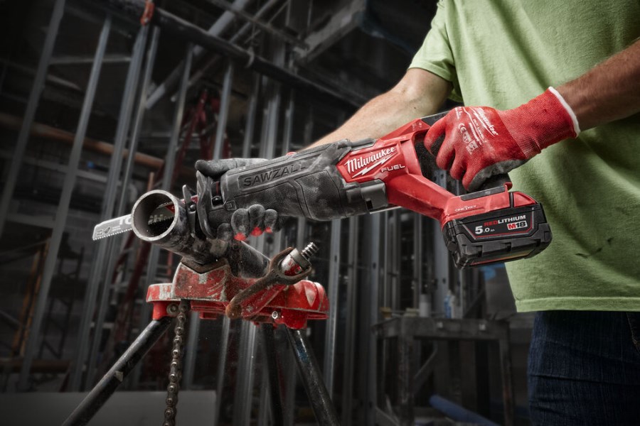 MILWAUKEE M18 ONEFSZ-502X ONE-KEY SAWZALL aku šabľová píla 18 V, 2x akumulátor 5,0 Ah, nabíjačka, kufor