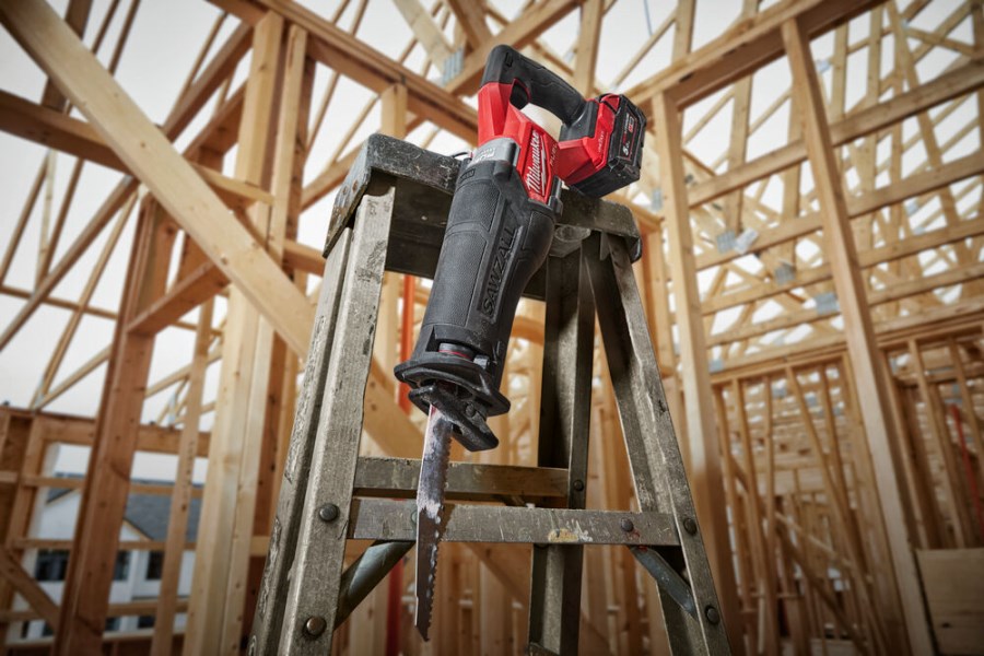 MILWAUKEE M18 ONEFSZ-502X ONE-KEY SAWZALL aku šabľová píla 18 V, 2x akumulátor 5,0 Ah, nabíjačka, kufor