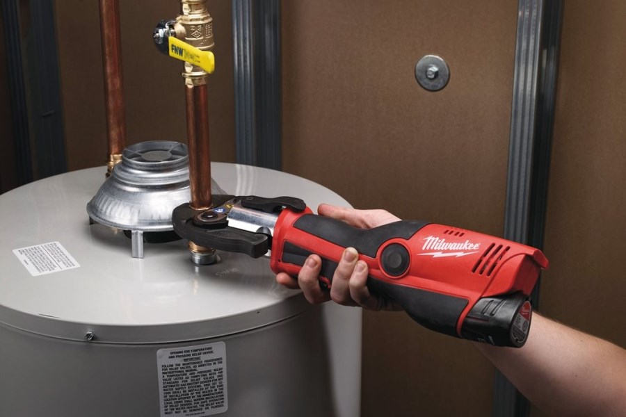 MILWAUKEE M12 HPT-202C V-SET aku radiálny lis 12-40 mm, 19 kN, 12 V, 2x akumulátor 2,0 Ah, nabíjačka, čeľuste V 15-22-28 mm, kufor