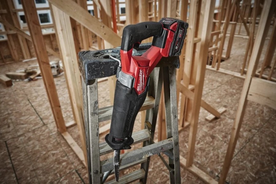 MILWAUKEE M18 FSZ-502X FUEL SAWZALL aku šabľová píla 20-300 mm, 18 V, 2x akumulátor 5,0 Ah, nabíjačka, kufor