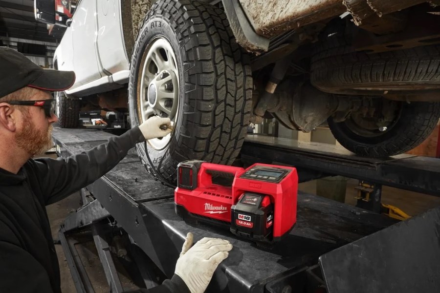 MILWAUKEE M18 BI-0 aku kompresor 40 l/min, 10,3 bar, bez akumulátora, bez nabíjačky
