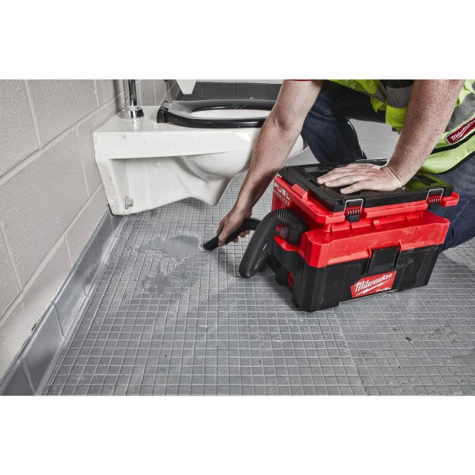 MILWAUKEE M18 FPOVCL-0 FUEL PACKOUT aku vysávač 18 V, na suché a mokré vysávanie, bez akumulátora a nabíjačky