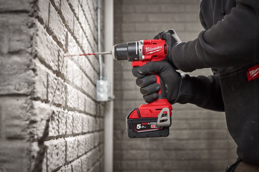 MILWAUKEE M18 BLPDRC aku príklepová vŕtačka 18 V, 2x akumulátor 5,0 Ah, nabíjačka, kufor