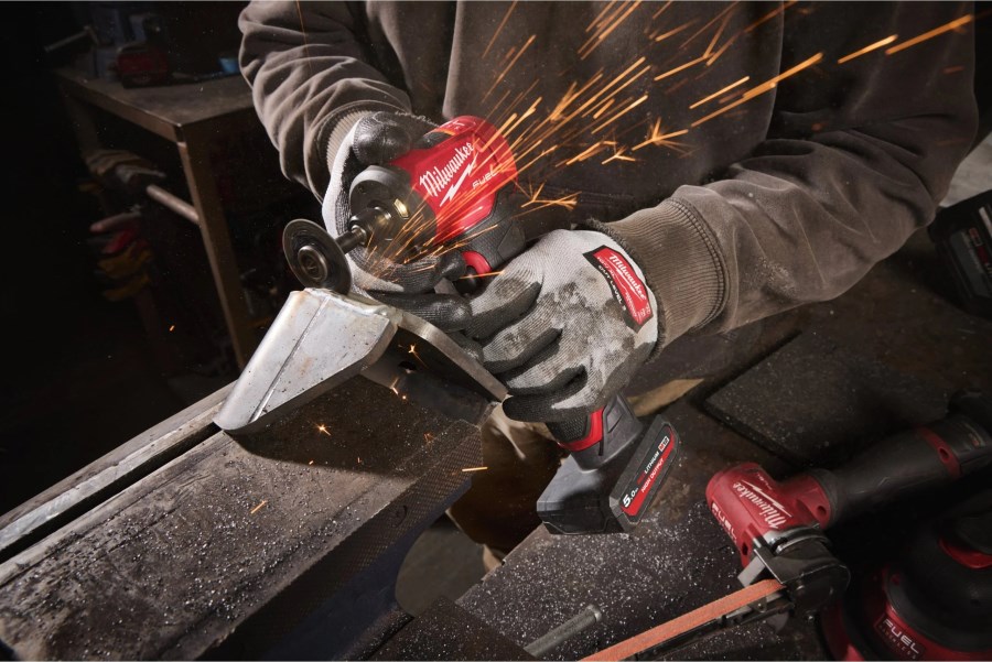 MILWAUKEE M12 FDGA2-522B aku uhlová vretenová brúska 76 mm, 12 V, 2x akumulátor 5,0 Ah + 2,5 Ah, nabíjačka, taška
