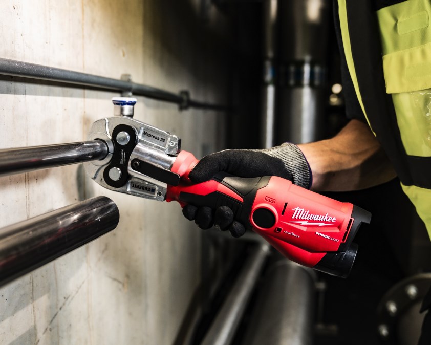 MILWAUKEE M12 ONEHPT-202C TH-SET aku radiálny lis 12-40 mm, 19 kN, 12 V, 2x akumulátor 2,0 Ah, nabíjačka, čeľuste TH 16-20-26, kufor (sada)