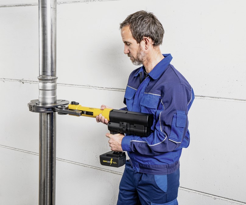 REMS AKKU-PRESS XL 45kN 22V ACC aku radiálny lis 64-108 mm, 45 kN, 21,6 V, s núteným chodom, akumulátor 5,0 Ah, nabíjačka, medzikliešte, kufor