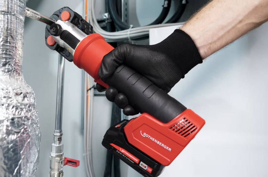 ROTHENBERGER ROMAX NANO aku radiálny lis 0-108 mm, 32 kN, 18 V, akumulátor 2,0 Ah, nabíjačka, čeľuste TH 16-20-26, kufor (sada)