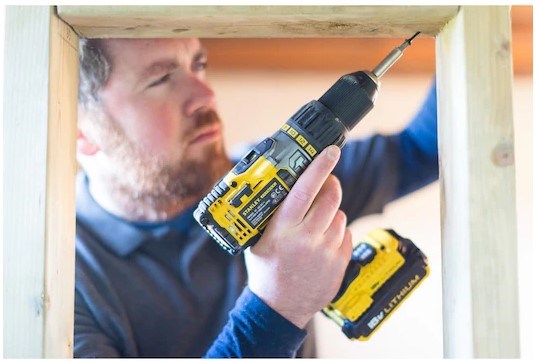 STANLEY FATMAX FMC625D2 aku príklepová vŕtačka 18 V, 2x akumulátor 2,0 Ah, nabíjačka, kufor