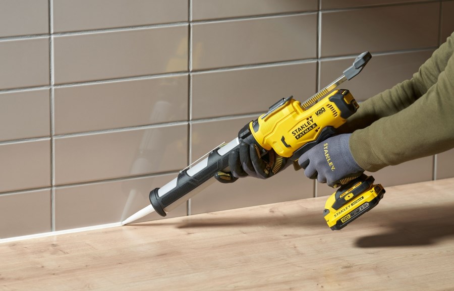 STANLEY FATMAX V2 SFMCE600B aku vytláčacia pištoľ 18 V, bez akumulátora, bez nabíjačky