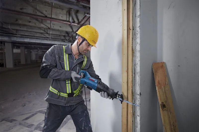 BOSCH PRE GSA 12-30 šabľová píla 220 mm, 1250 W, kufor, príslušenstvo