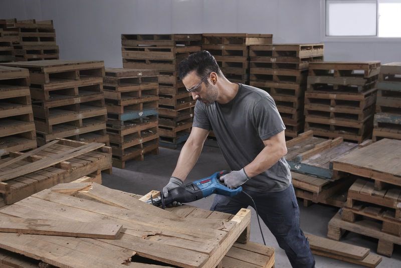 BOSCH PRE GSA 12-30 šabľová píla 220 mm, 1250 W, kufor, príslušenstvo