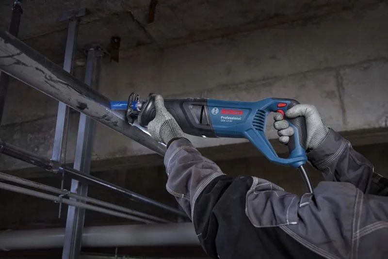 BOSCH PRE GSA 12-30 šabľová píla 220 mm, 1250 W, kufor, príslušenstvo