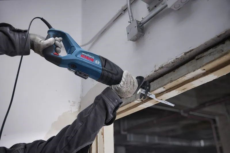 BOSCH PRE GSA 12-30 šabľová píla 220 mm, 1250 W, kufor, príslušenstvo