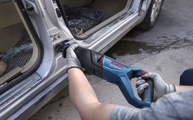 BOSCH PRE GSA 12-30 šabľová píla 220 mm, 1250 W, kufor, príslušenstvo