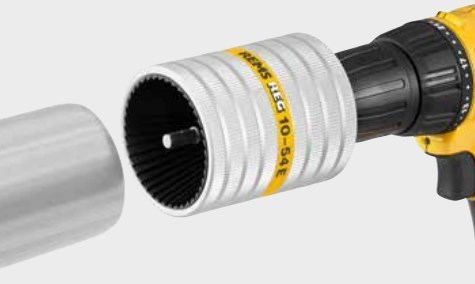 REMS REG 10-54 E odhrotovač kovových a plastových rúrok 10-54 mm, vnútorný a vonkajší, ručný/elektrický pohon
