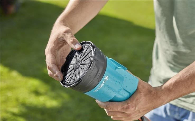 GARDENA 2000/2 18V P4A aku čerpadlo do suda 18V, 20 m, s nabíjačkou a batériou