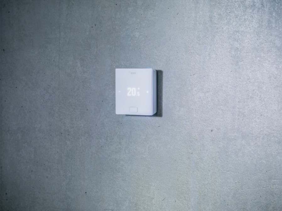 REHAU NEA SMART 2.0 priestorový termostat, so snímačom teploty a vlhkosti, bezdrôtový, biela