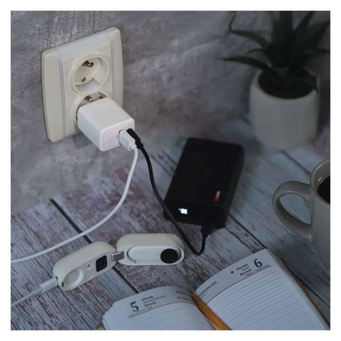EMOS USB adaptér 20 W, do siete, PD, univerzálny