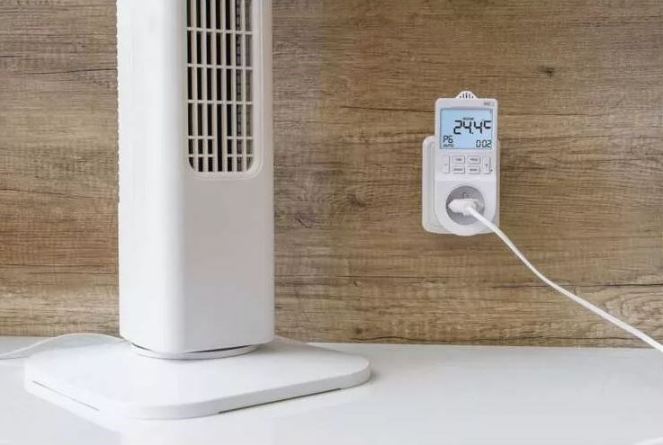 EMOS termostat do zásuvky 230V~/16A, s digitálnym časovačom, biela