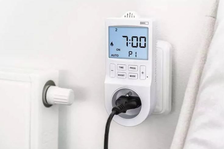 EMOS termostat do zásuvky 230V~/16A, s digitálnym časovačom, biela