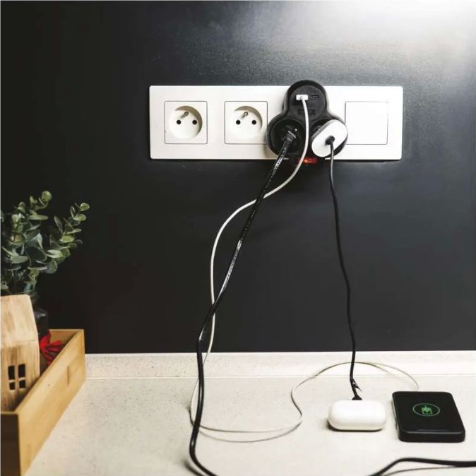 EMOS zásuvka 250V~/16A, rozbočovací 2x, s USB-A a USB-C, plast, čierna